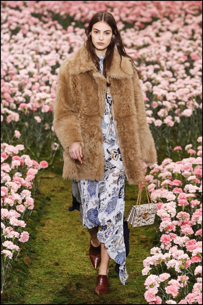 Camille Hurel - DÈfilÈ de mode Tory Burch lors de la Fashion Week de New York City, New York, Etats-Unis, le 9 fÈvrier 2018. Tory Burch Fall Winter 2018 Fashion Show during New York Fashion Week at Bridge Market in New York, NY, USA on February 9, 2018.