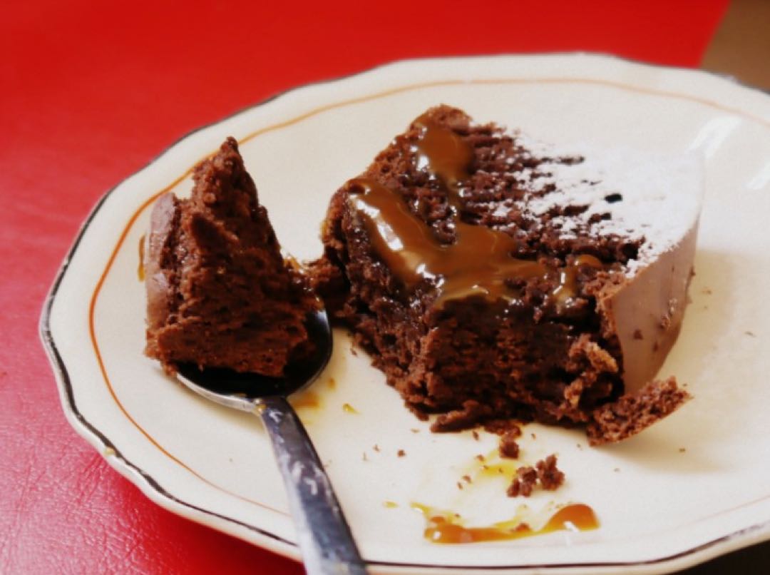 La receta para hacer la torta de chocolate más fácil del mundo con solo 2  ingredientes – Revista Para Ti