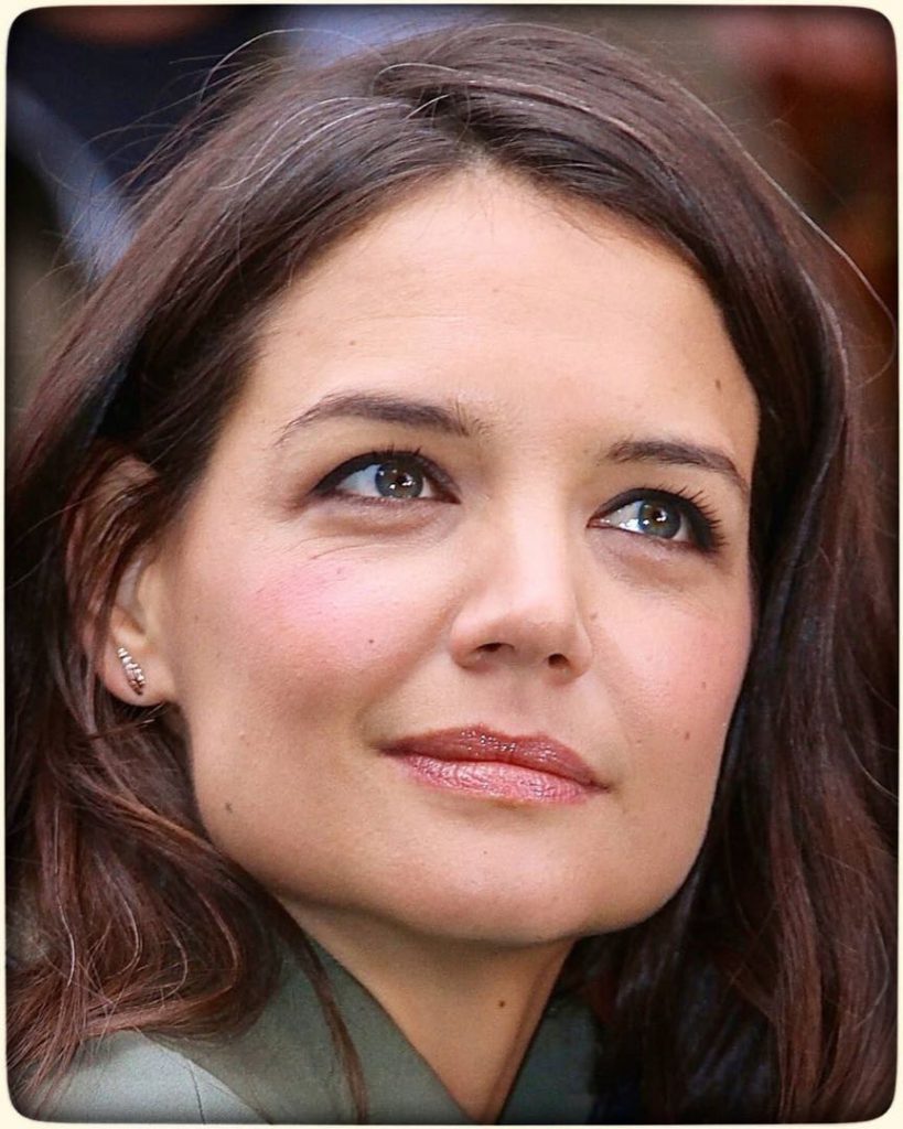 El Secreto De Katie Holmes O La Pelicula Que Vas A Querer Ir A Ver Al Cine En Cuanto Se Pueda Para Ti