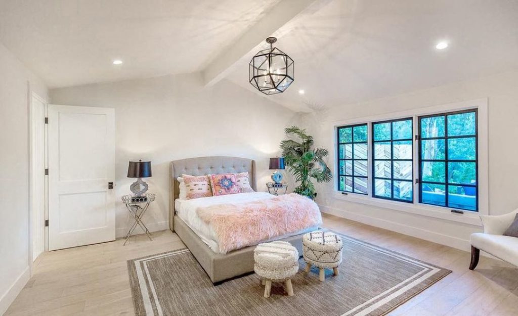 Miley Cyrus Muestra Su Nueva Casa Minimalita Chic Y Con Laguna Incluida Para Ti