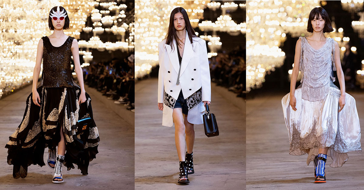 Una atractiva mujer joven llevando un Louis Vuitton (LV) Bolso camina  delante de una enorme maleta LV fuera del centro comercial Plaza 66 en  Shanghai, China, 4 de Nove Fotografía de stock - Alamy