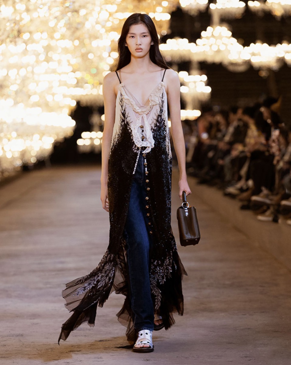 Rosalía conquista a Louis Vuitton como estrella de su desfile en París