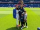 Antonela y Lionel Messi junto a sus hijos en la cancha