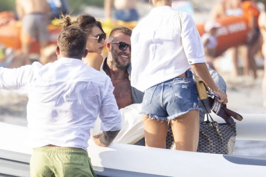 David y Victoria Beckham en Saint Tropez en su lujoso yate