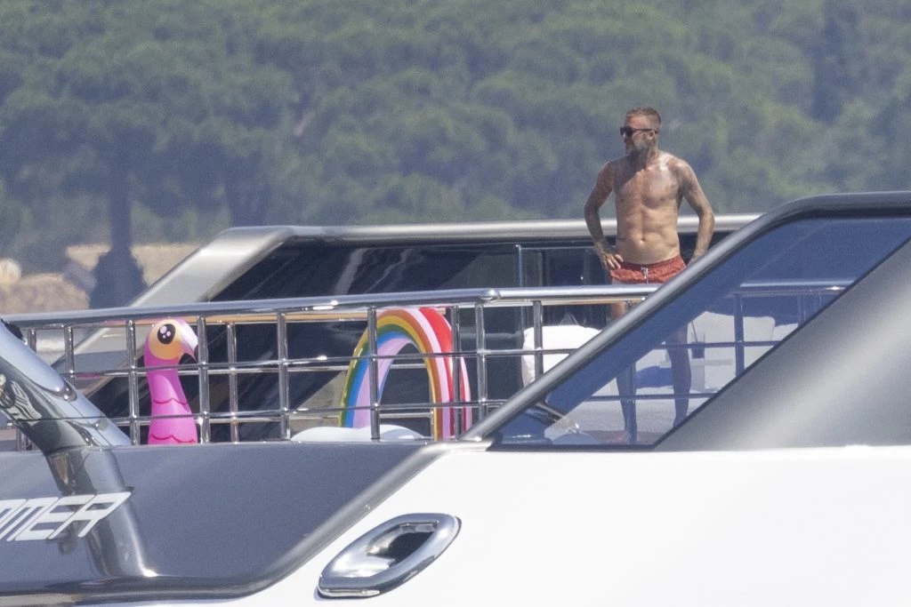 David y Victoria Beckham en Saint Tropez en su lujoso yate