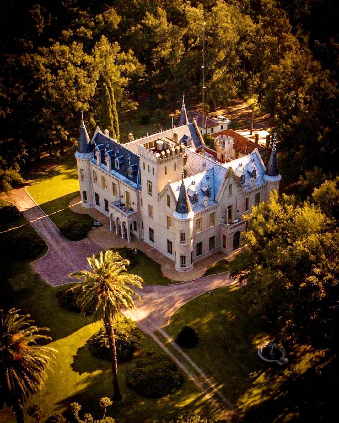 La Candelaria, un Castillo de inspiración francesa en medio de la Pampa  Argentina – Revista Para Ti