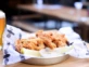 Chicken Tenders en tempura con limón y dip de berenjenas ahumadas