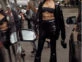 Jourdan Dunn con un look total black