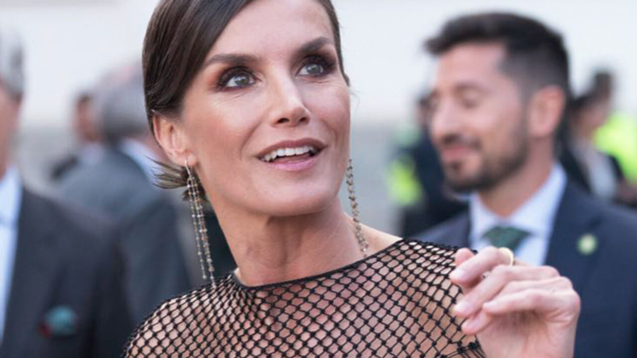 Letizia Ortiz sorprendió con una prenda llena de tendencias