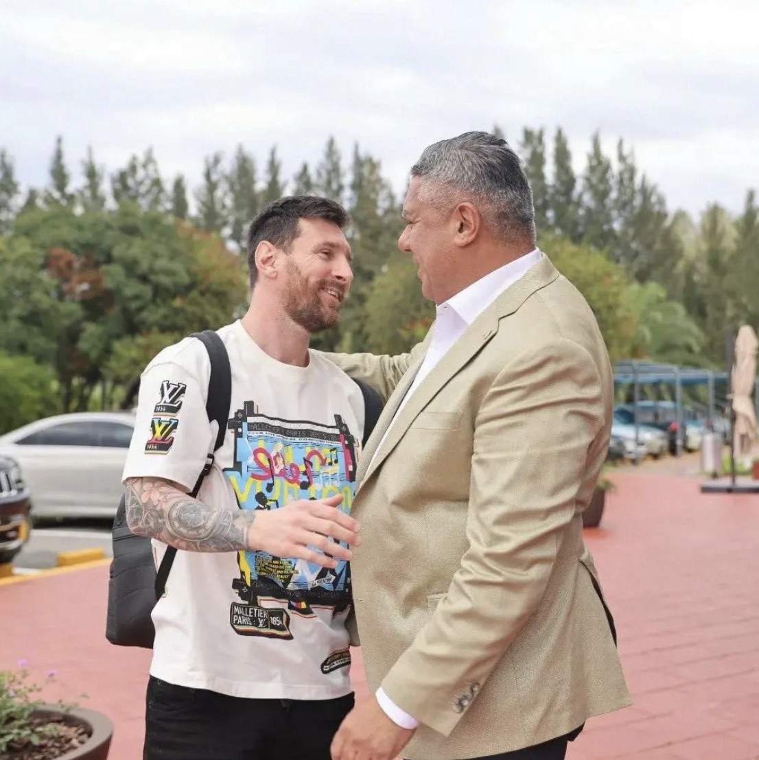 Leo Messi llegó a Argentina con un look muy fashionista – Revista Para Ti