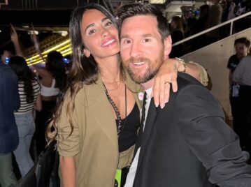 Antonela Roccuzzo y Lionel Messi en el recital de Coldplay en Barcelona