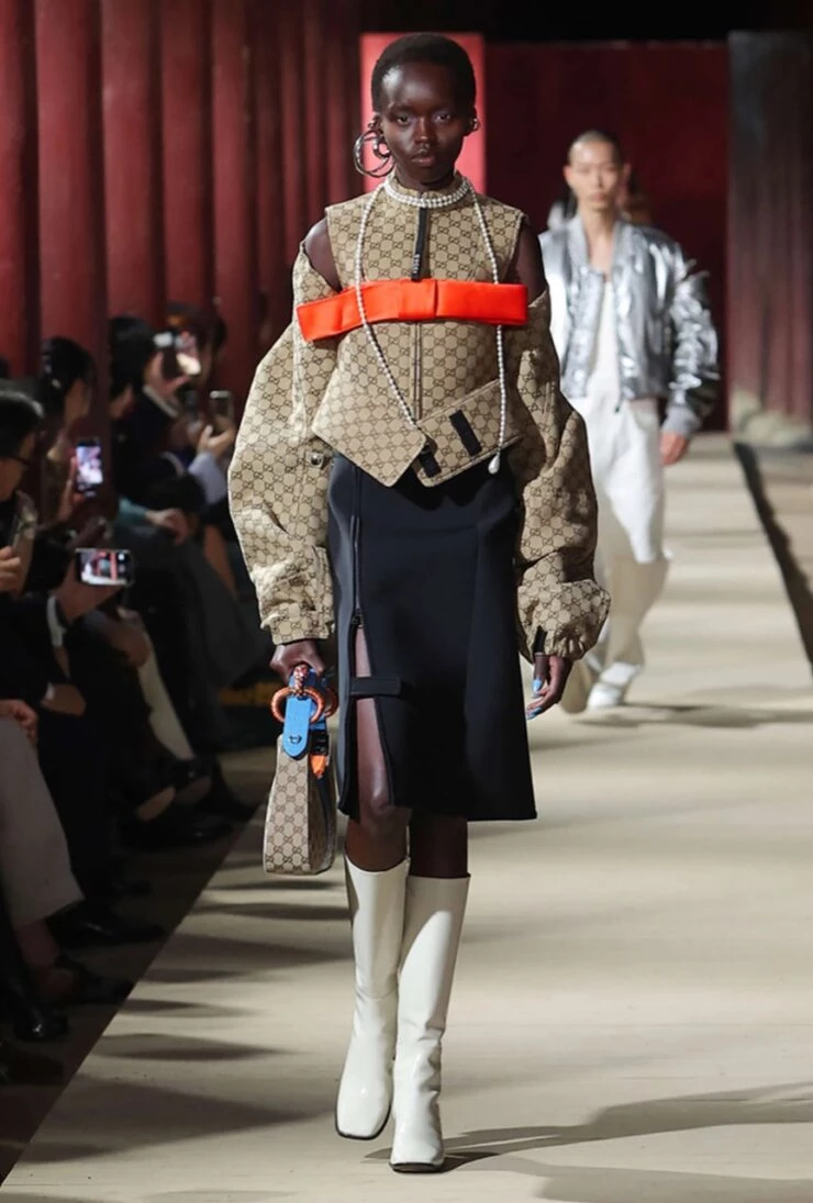 En el desfile de moda de Louis Vuitton en Corea se presentaron K