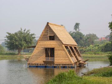 Así se construyó una cabaña flotante de bambú