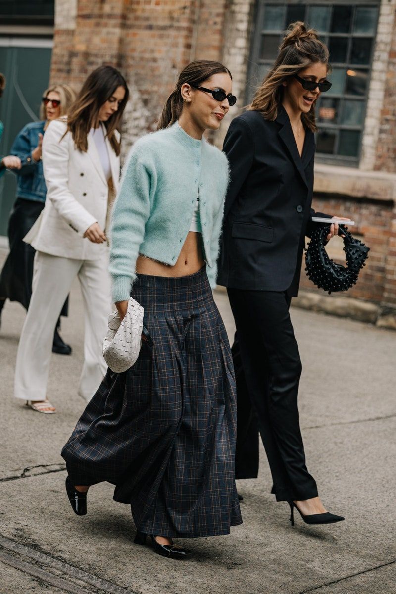 Cómo llevar el chubasquero: lecciones de street style