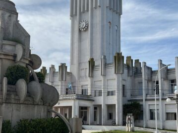 Historias de Cemento: Palacio Municipal de Coronel Pringles, el icónico edificio del arquitecto Salamone que le dio prestigio a la ciudad sureña