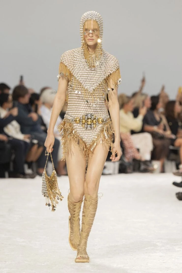 Desfile de Rabanne de primavera-verano 2024 en la semana de la moda de  París. - Foto 1 de 36