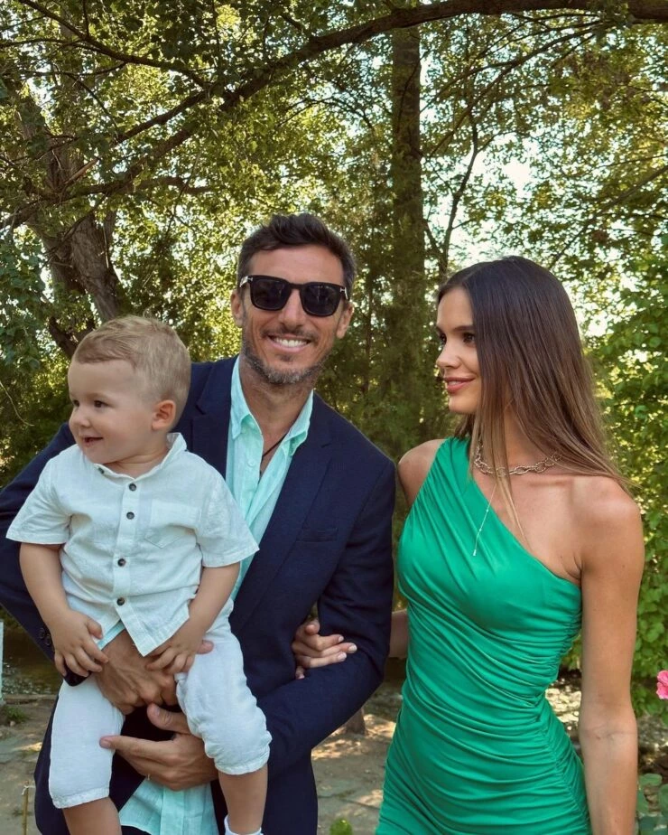 El ex tenista y la modelo junto a su hijo Noah. Foto: IG.