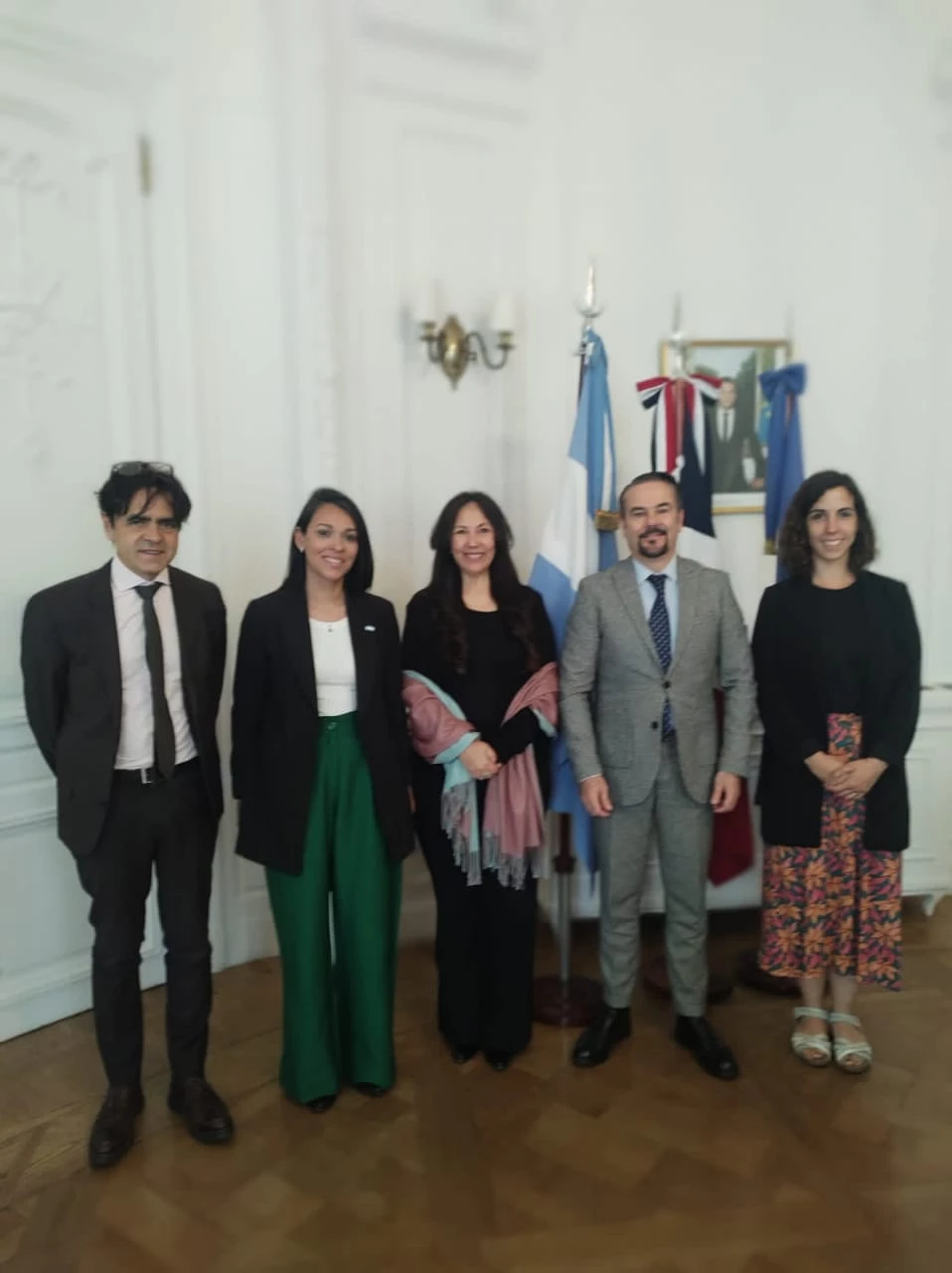 Junto al Embajador de Francia en Argentina, Romain Louis Nadal, Enrique Sánchez Albarracín del IFA, Paula Perea de Fundación Pronorte y Yaiza Reid Coordinadora del Impacto Verde.