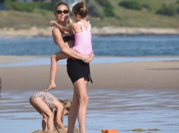 Sin el Cholo Simeone, Carla Pereyra pasa sus días en Punta del Este junto a sus hijas