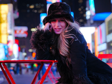 Lola, la hermana de Julieta Poggio, está estudiando en Nueva York