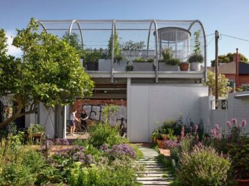 Así se renovó una antigua casa victoriana con múltiples jardines y espacios flexibles