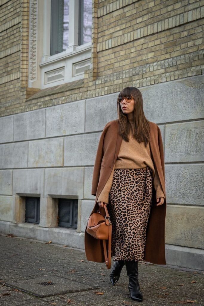 Faldas animal print: así se usa la prenda más trendy durante el invierno