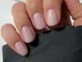 'Granny nails', regresa la tendencia minimalista que usaban las abuelas