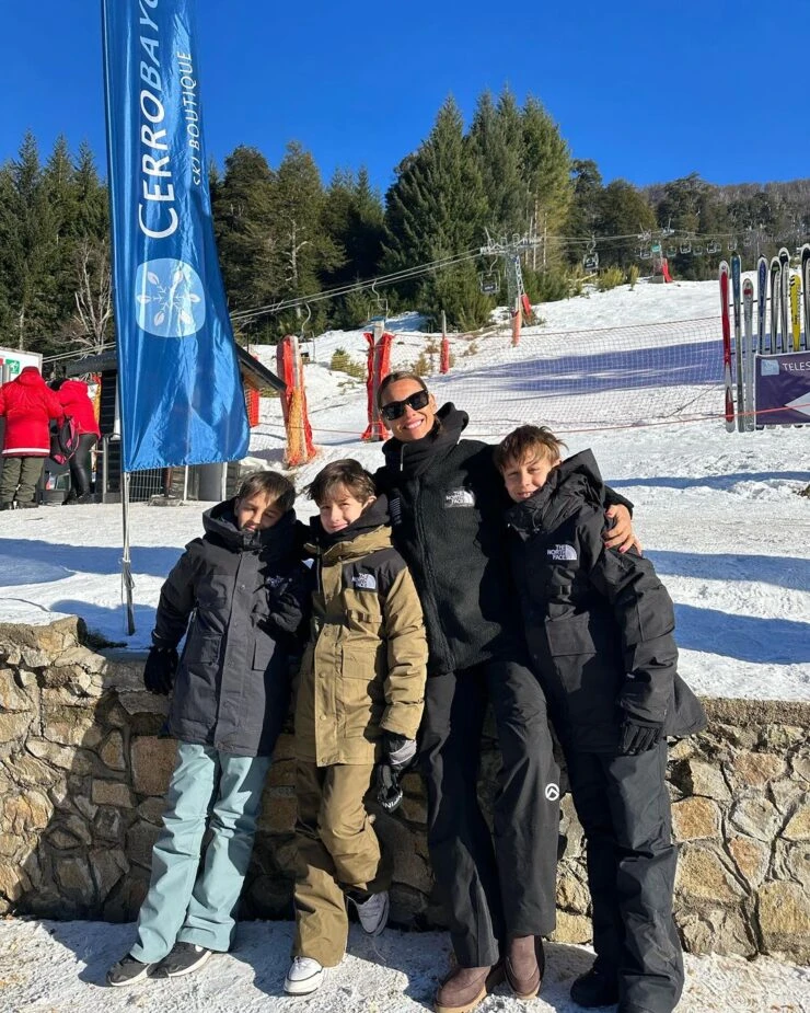 Pampita viajó a Cerro Bayo con sus hijos y su sobrino Francesco Ardohain