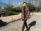 Laurita Fernández apuesta al look preppy con las botas más trendy de la temporada