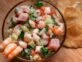 Cómo hacer ceviche de langostinos: una comida típica de Perú