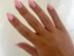 Strawberry glazed donut nails: la manicura minimalista que marca tendencia