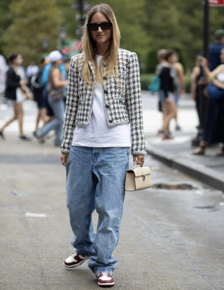 Los mejores looks con jeans y zapatillas. Foto: Pinterest. 