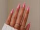 Strawberry glazed donut nails: la manicura minimalista que marca tendencia