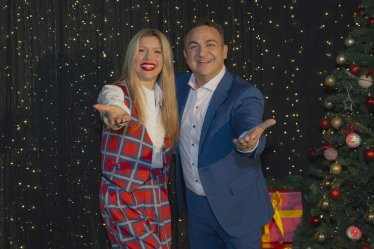 Diego Topa y Laurita Fernández en la presentación del espectáculo de Disney "Una Navidad inolvidable"