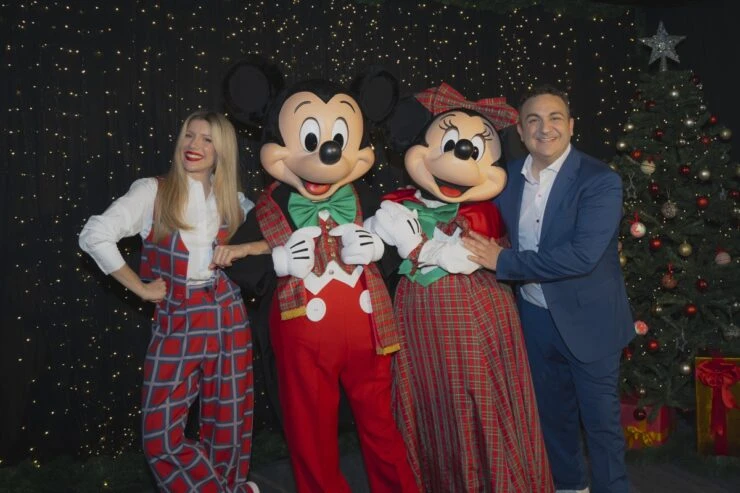 Diego Topa y Laurita Fernández en la presentación del espectáculo de Disney "Una Navidad inolvidable"