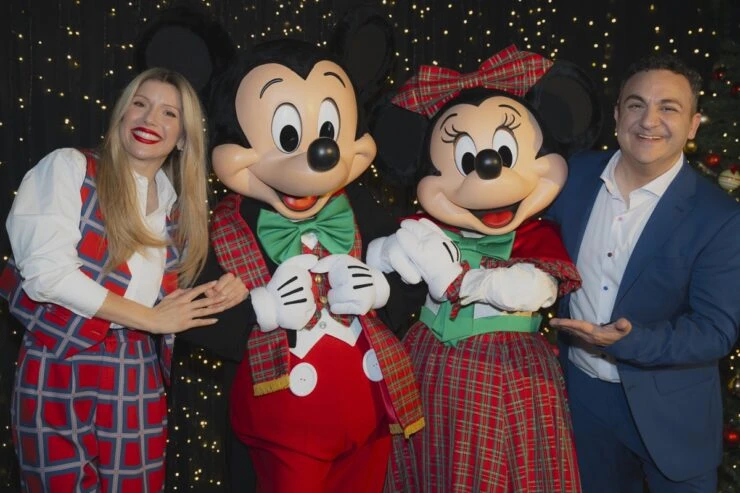 Diego Topa y Laurita Fernández en la presentación del espectáculo de Disney "Una Navidad inolvidable"