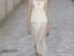 Desfile Alberta Ferretti primavera verano 2025.