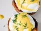 Cómo preparar huevos benedictinos, la receta ideal para comenzar tus mañanas bien arriba