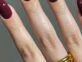 Las uñas grandmacore marcan tendencia en el street style