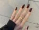 Las uñas grandmacore marcan tendencia en el street style