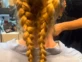 El look de trenzas medievales que llevó Nicole Neumann a una gala.