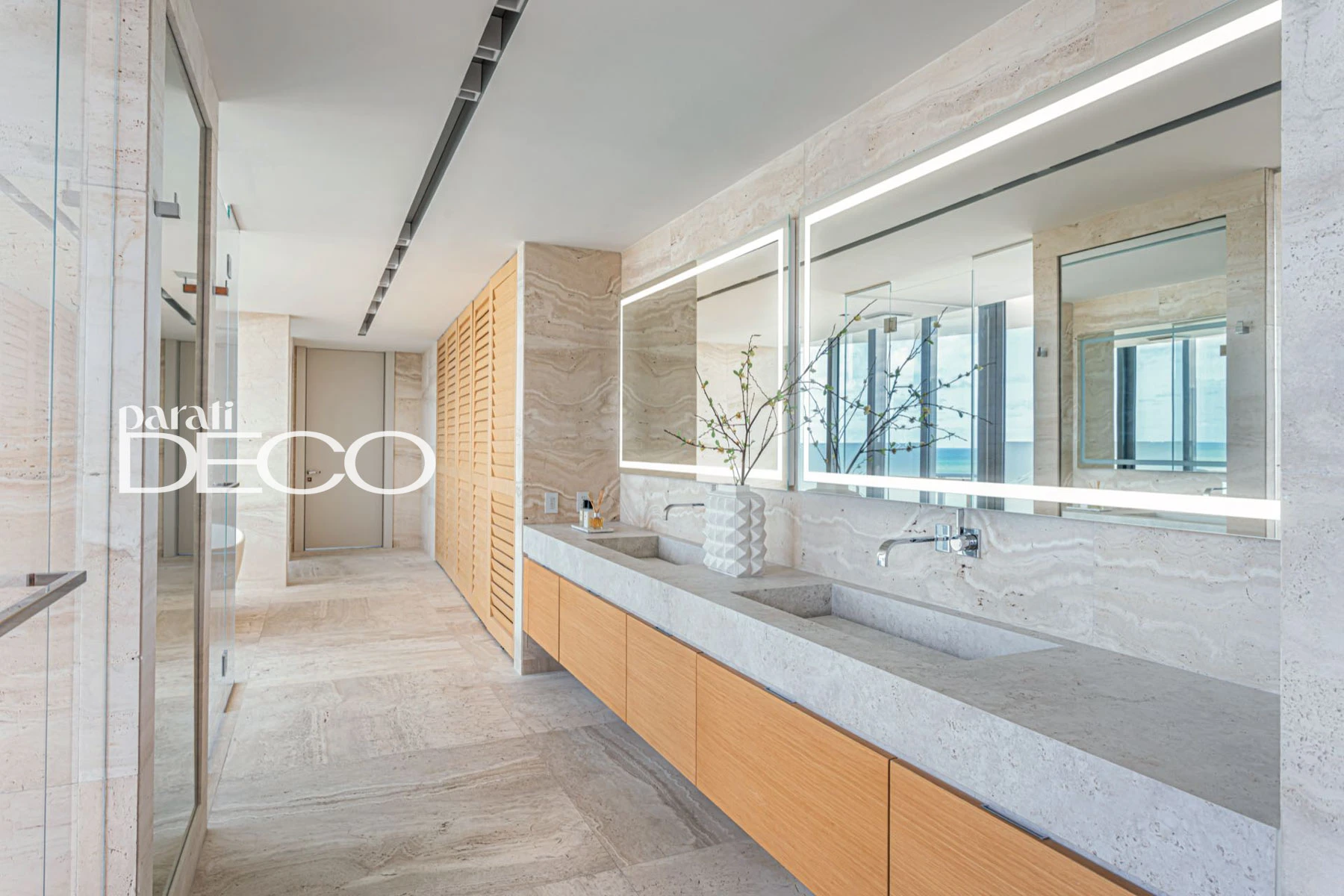 El baño del departamento en Miami diseñado por FL Interiors Design Studio. 