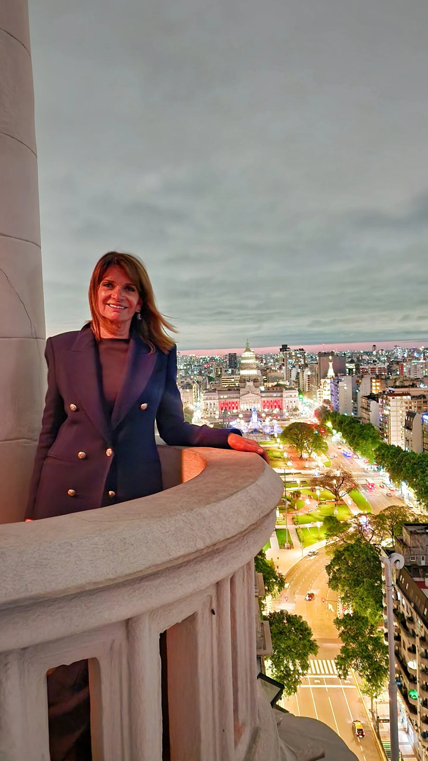 Teresa Calandra en el mirador del Palacio Barolo