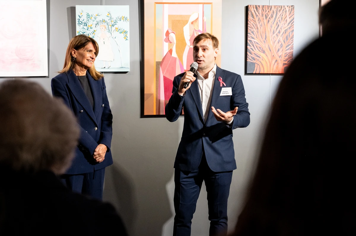 Un momento de la subasta de obras de arte, Teresa Calandra y Tomás Thärigen