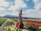 Desfile de Benito Fernández en campo de tulipanes