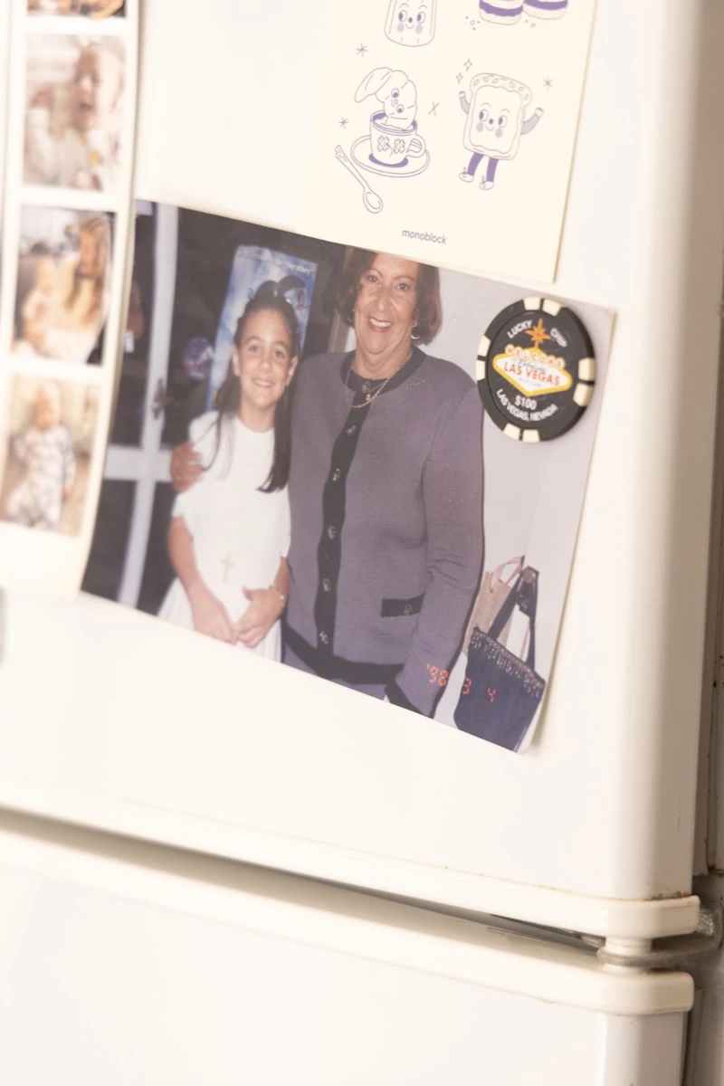 En la cocina, una foto de Sofi con su adorada abuela materna Florinda. 