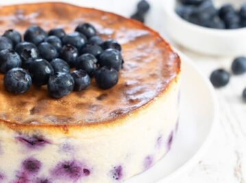 Tarta de yogur y arándanos: una receta sin azúcar