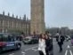 Pampita recorrió Londres con un lujoso look anti frío