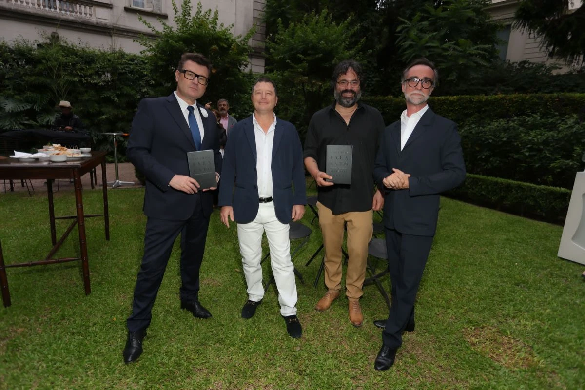 Gabriel Oliveri ( moderador de la presentación), Sebastian Darcyl , Andres Mego ( Presidente Hojas del Sur) ,y Lucas Angelillo ( Brand Ambassador Moët Hennesy)