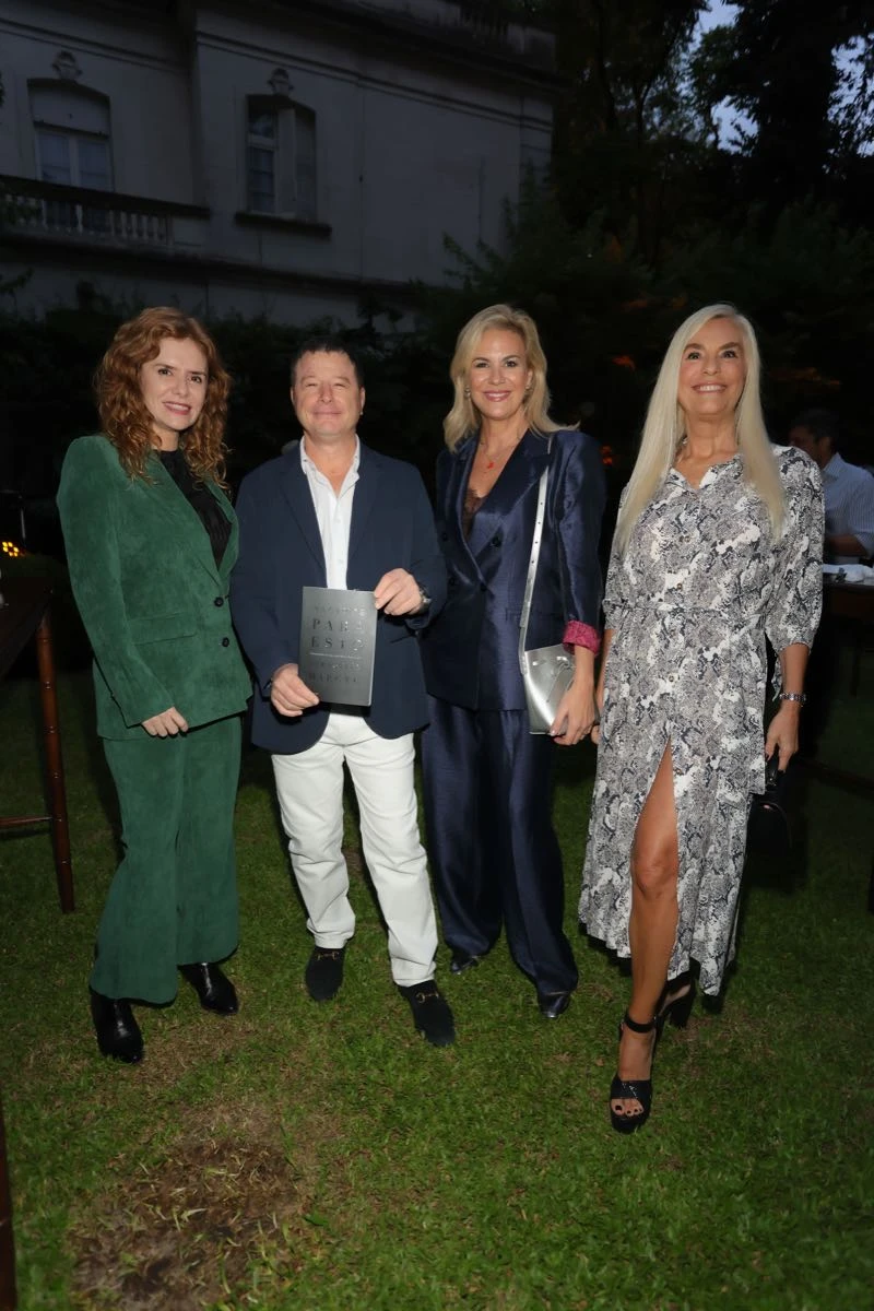 Karina El Azem , Sebastian Darcyl, Flor Florio y Maria Belen Aramburu
